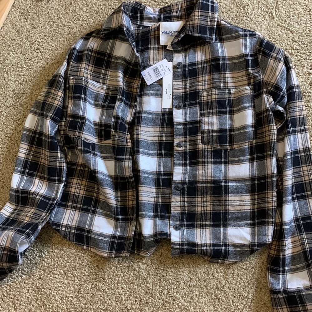 Cropped black and tan flannel